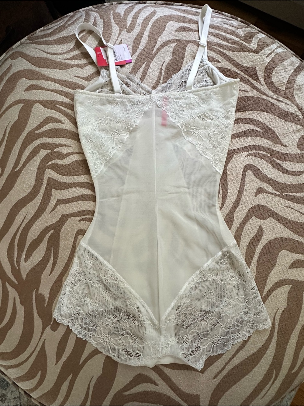 ✨NWT✨SPANX Shaping Bodysuit - Picture 2 of 3